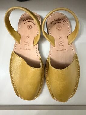 Women's Leather Avarcas Sandals in Mustard